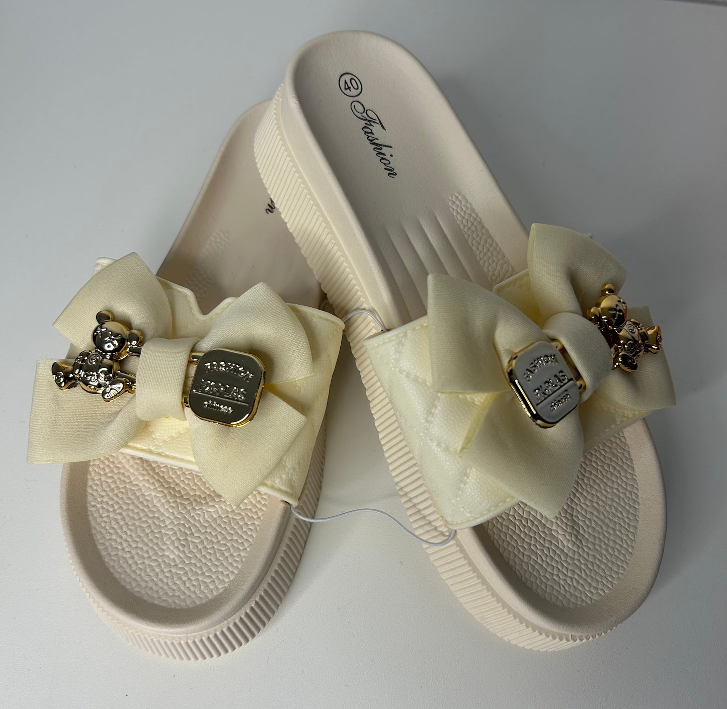 Gouden beer slipper