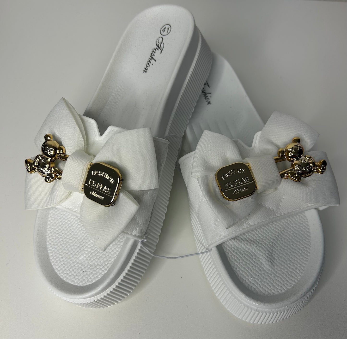 Gouden beer slipper