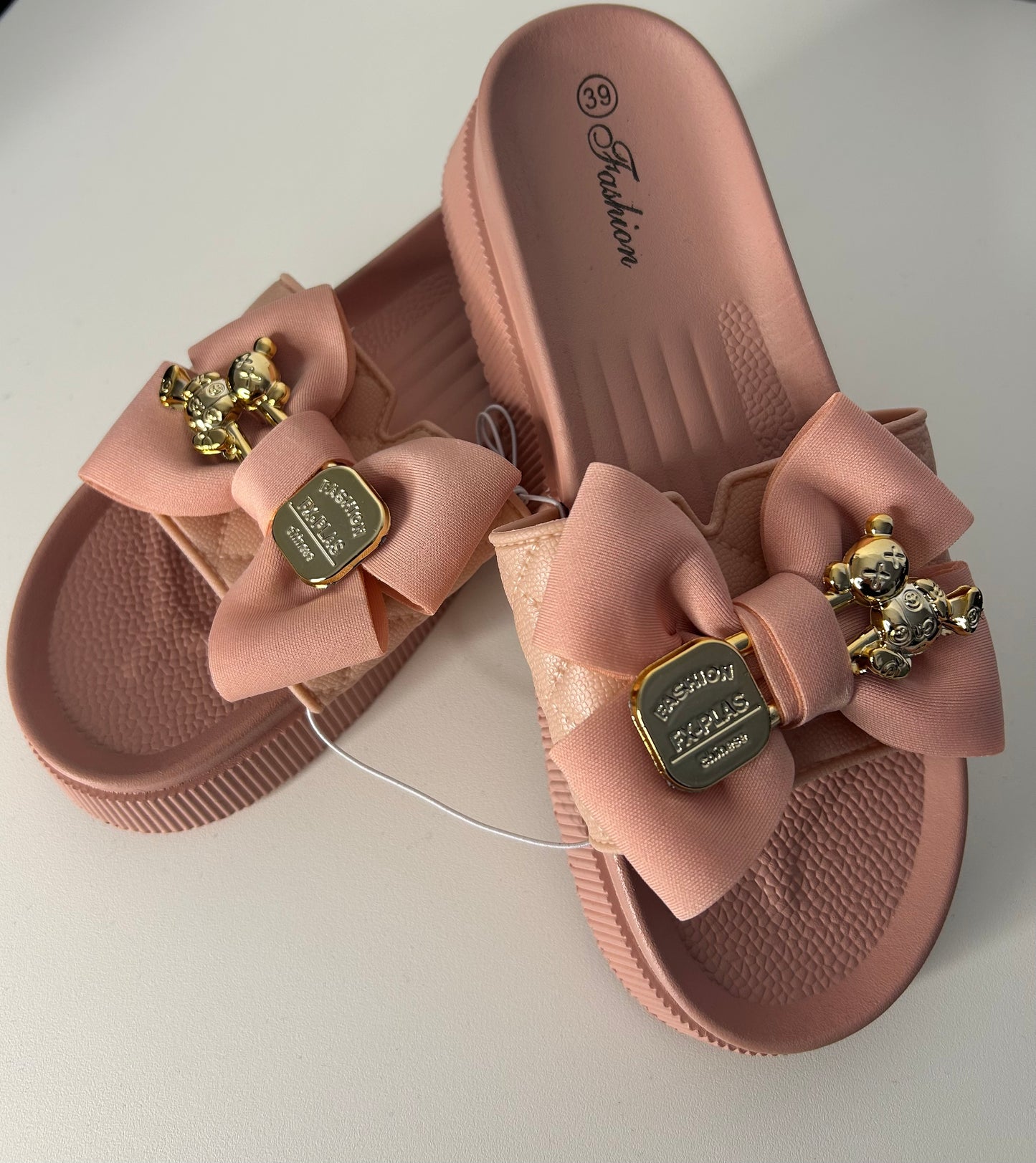 Gouden beer slipper